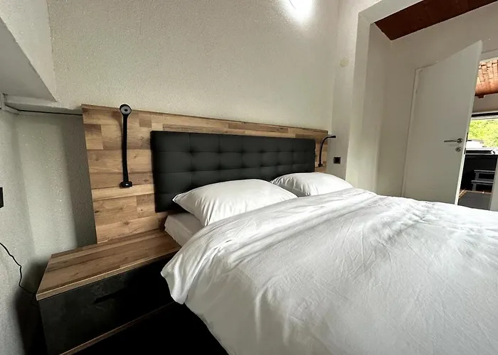 Rijeka - Spacious 4br With Jacuzzi And Pool