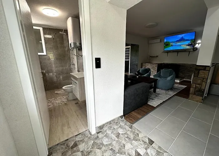 Rijeka - Spacious 4br With Jacuzzi And Pool Villa