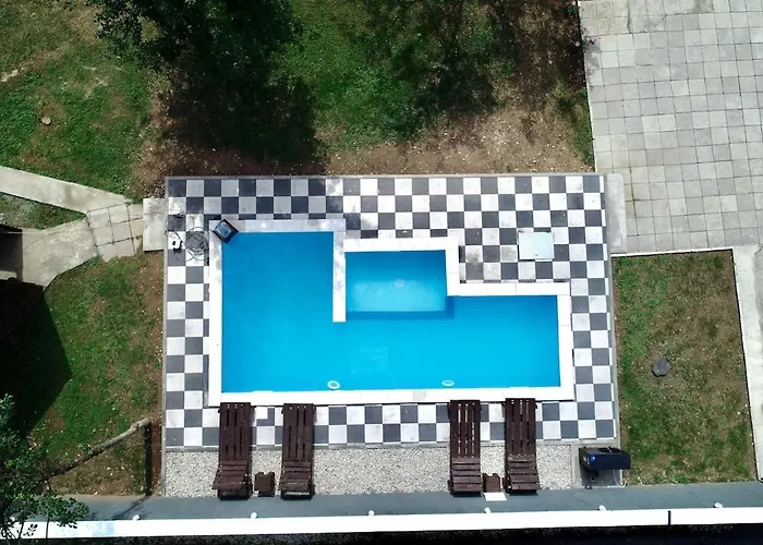 Villa Rijeka - Spacious 4br With Jacuzzi And Pool