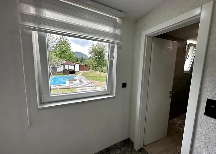 Villa Rijeka - Spacious 4br With Jacuzzi And Pool