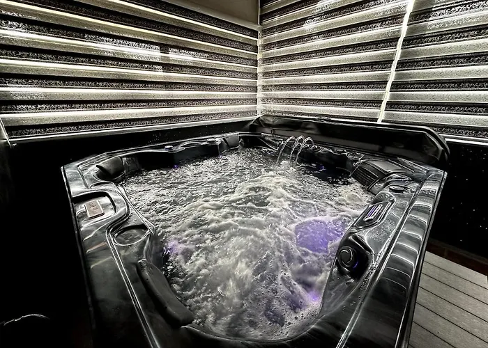 Rijeka - Spacious 4br With Jacuzzi And Pool Villa