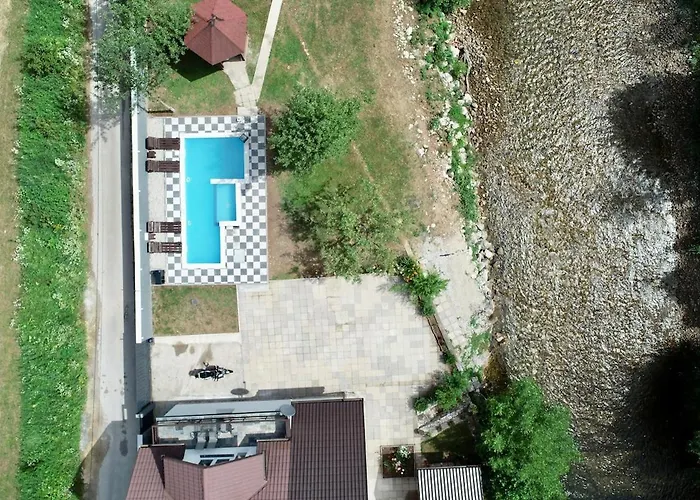 Villa Rijeka - Spacious 4br With Jacuzzi And Pool Kijevo